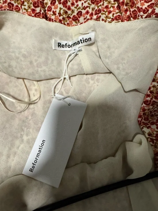 NWT Reformation Avielle Dress in La Vie En Rose Size 2 - Picture 7 of 7